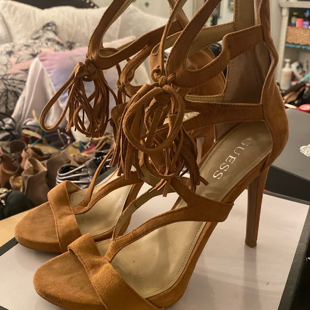 GUESS HEELS